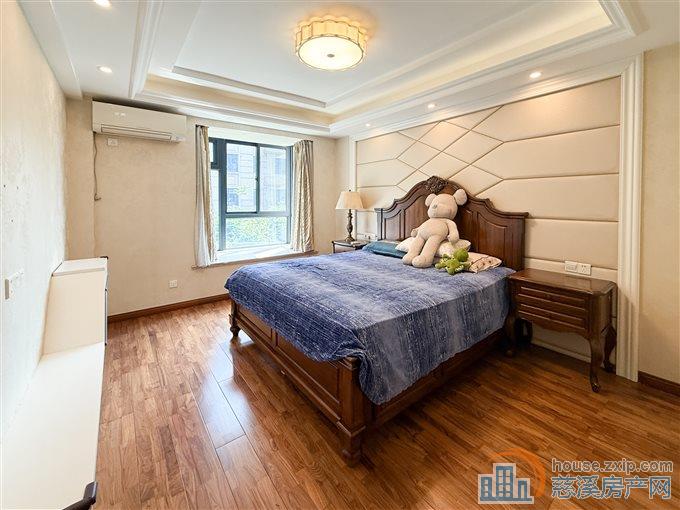 金色港湾  精装电梯洋房 文锦书包房