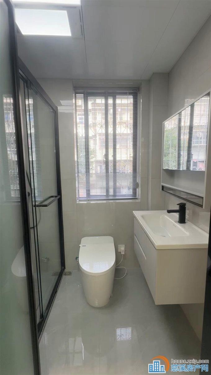 金山南区两室全新豪华装直接房源钥匙在