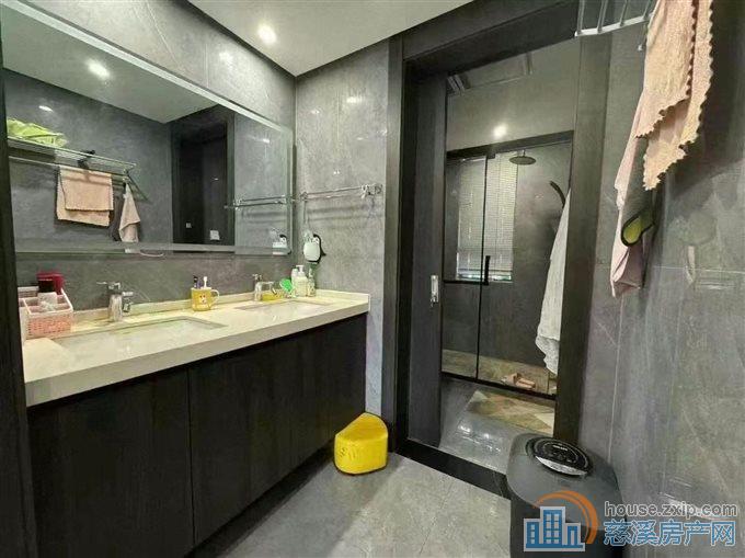 阅江府洋房143平268万精装修