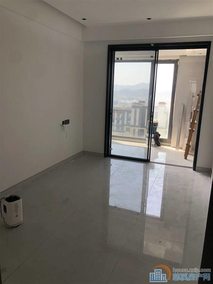 悦华府131平218万凤凰楼层带车位