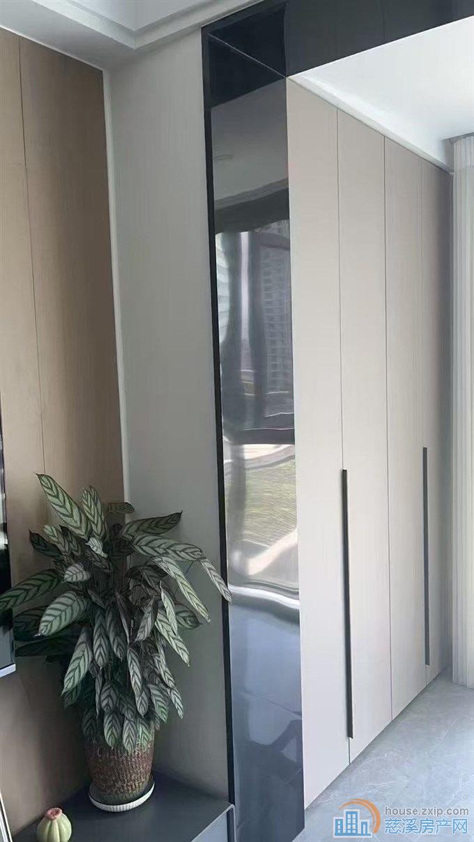 泊蔚里151平朝南四开间精装带车位