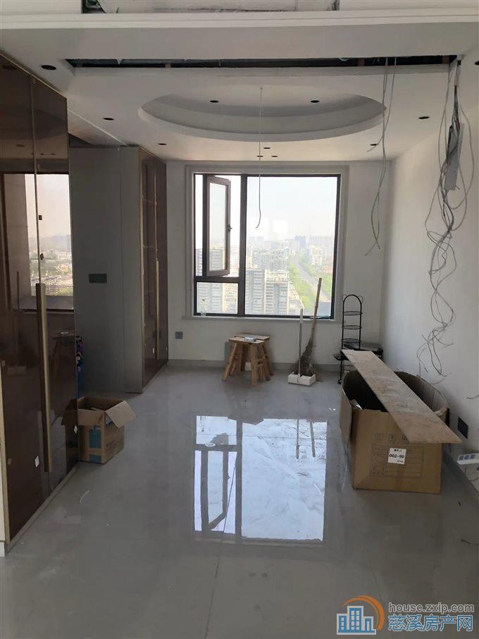 悦华府131平218万凤凰楼层带车位