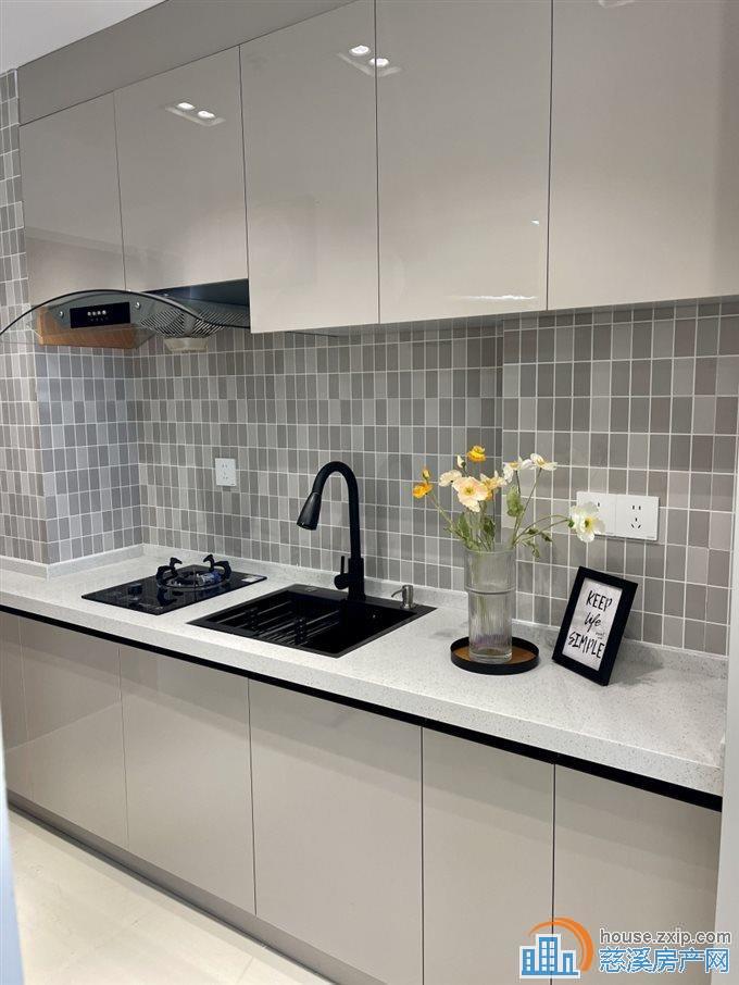 富丽湾精装修单身公寓38.8万直接钥匙在