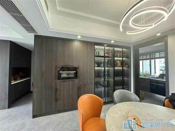 阅江府洋房143平268万精装修