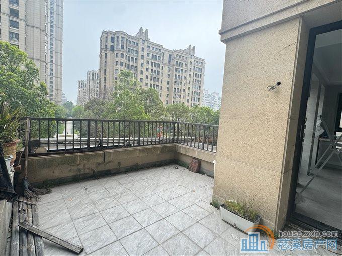 华润凯旋门142平带露台育才无占用