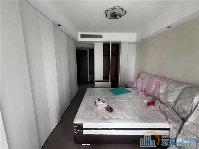 江岸臻园124平方全新精装修