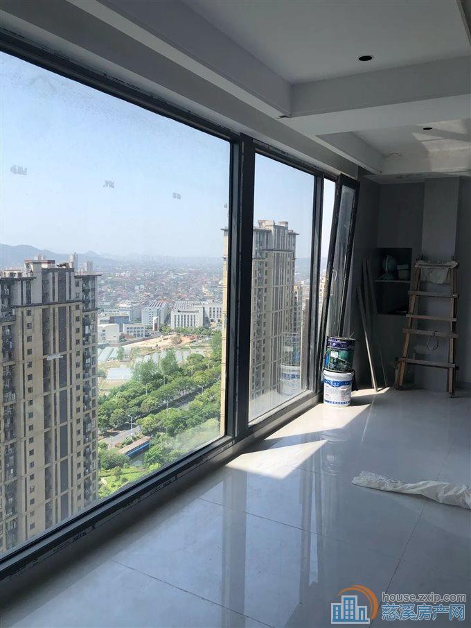 悦华府131平218万凤凰楼层带车位