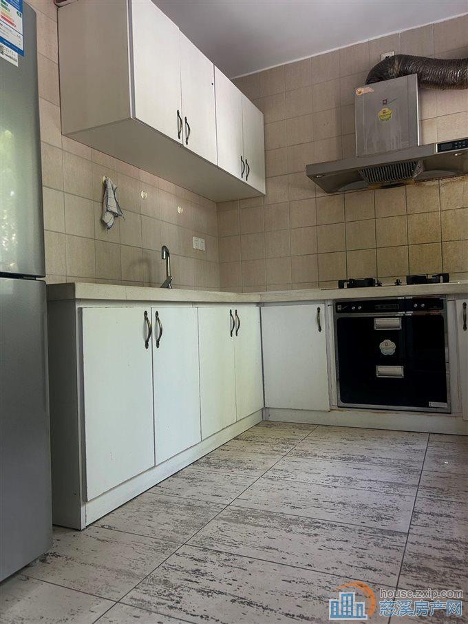 市中心老小区新城中心130平自住精装，