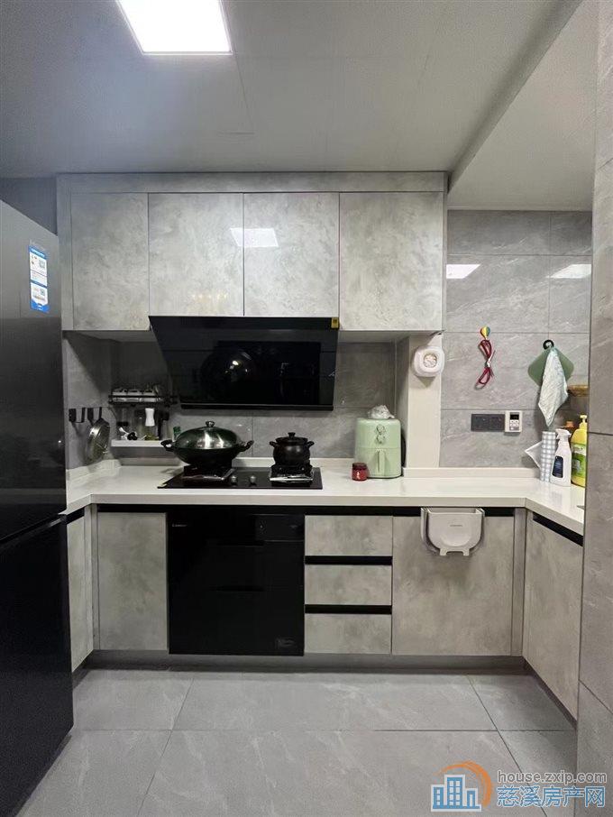 誉林府96平好楼层三室两卫豪装可读书