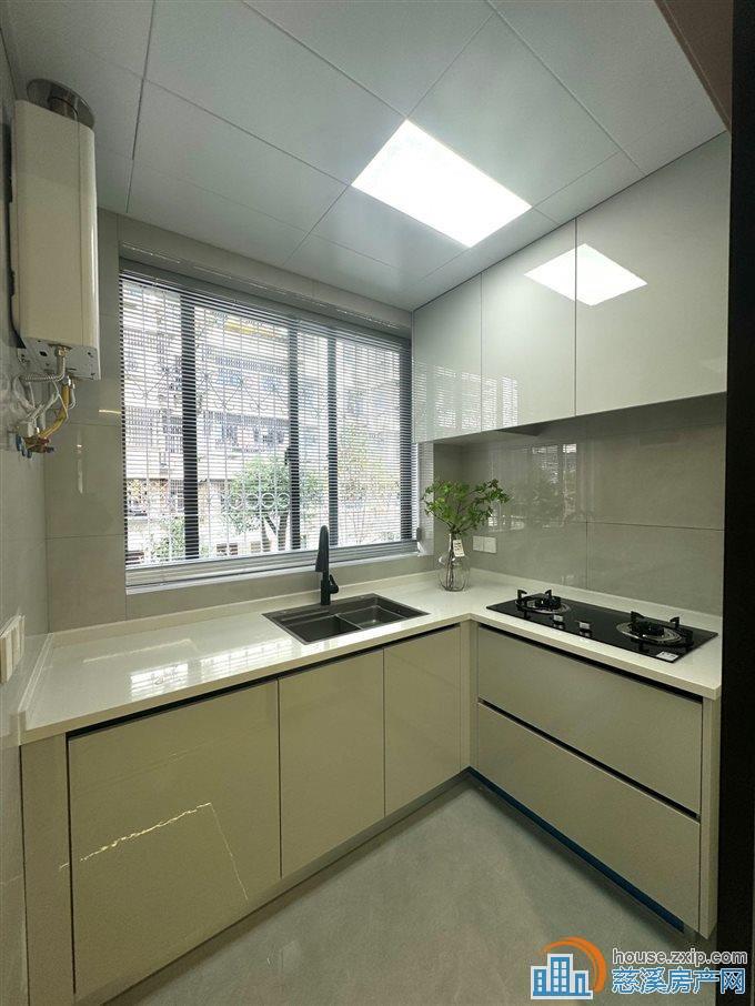 金山南区两室全新豪华装直接房源钥匙在