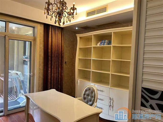 梵石花园141平带车位储藏间欧式精装