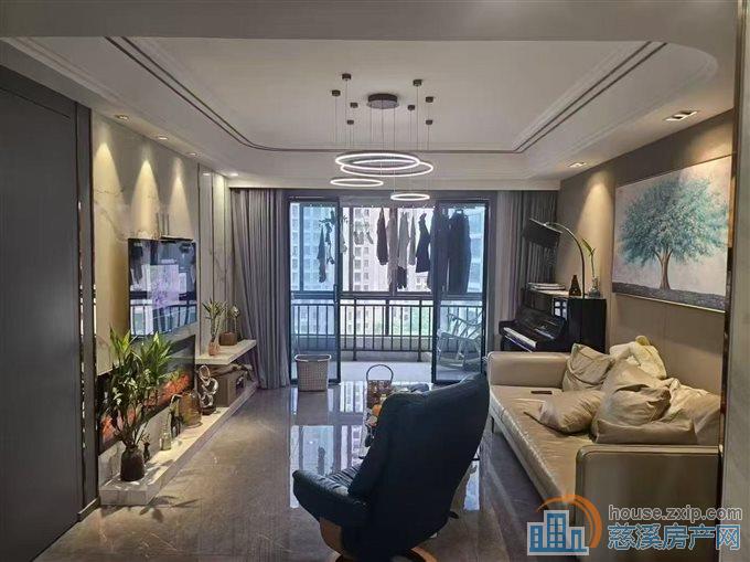 嘉景园146平三室二卫精装车位储藏间