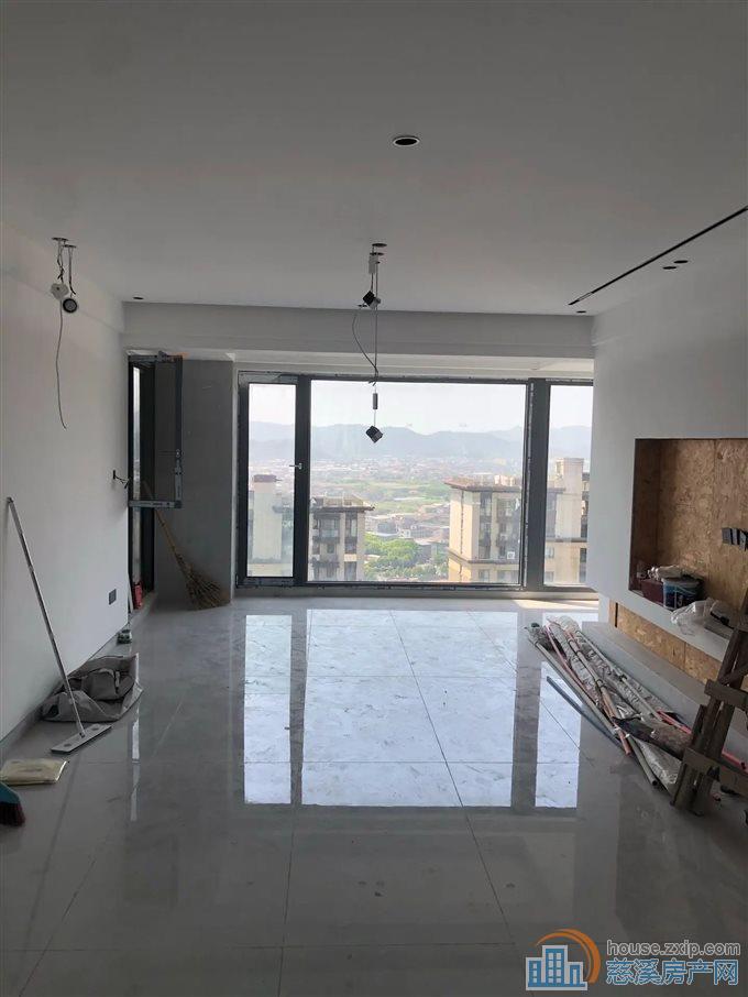 悦华府131平218万凤凰楼层带车位