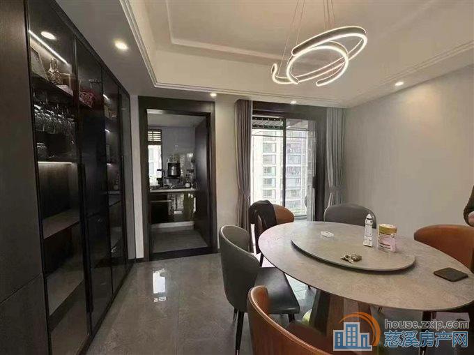 阅江府洋房143平268万精装修