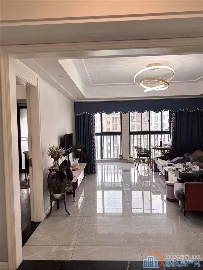 鸣北小区15楼187平精装车位储藏间