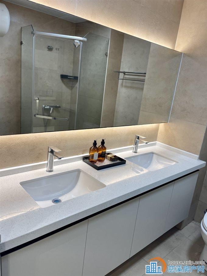 富丽湾精装修单身公寓38.8万直接钥匙在