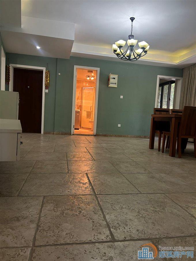 市中心老小区新城中心130平自住精装，