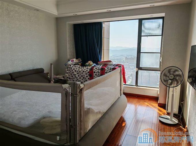 阳光城一期114平精装送车位153万等