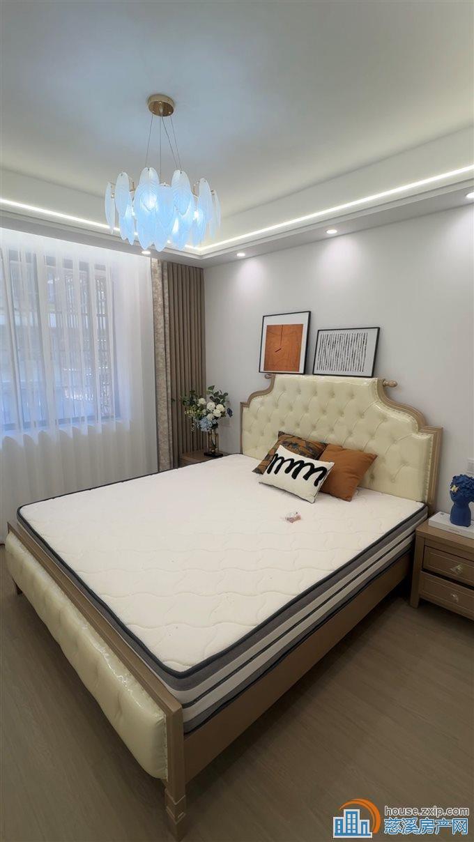 金山南区两室全新豪华装直接房源钥匙在