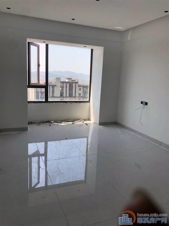 悦华府131平218万凤凰楼层带车位