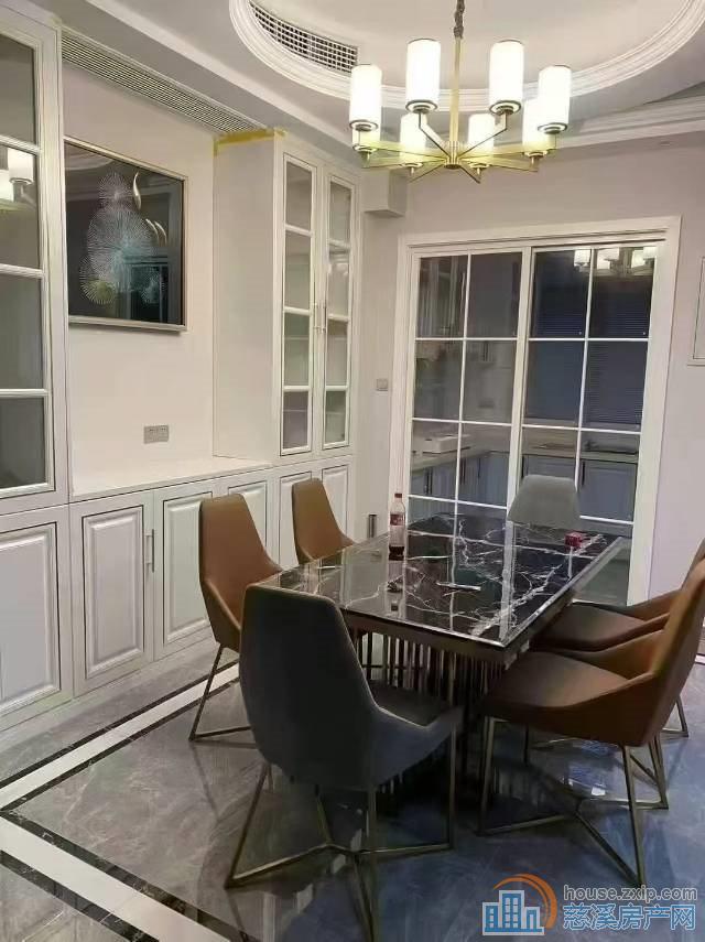 复地二期联排189平南进门520万精装