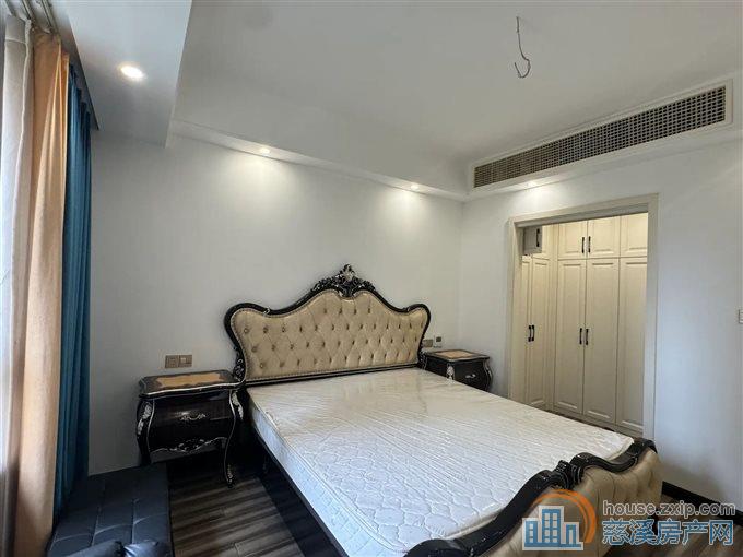 捡漏 华润凯旋门 精装好没住过 带露台