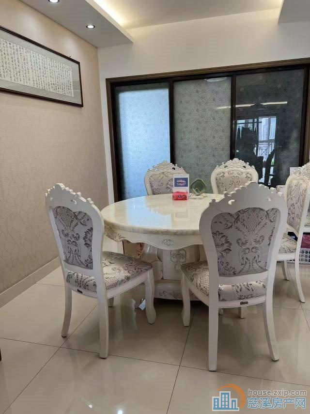 东方明珠恒温楼136平2室车位132万直