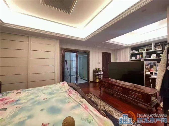 捡漏嘉景园3楼精装带车位183平2年到