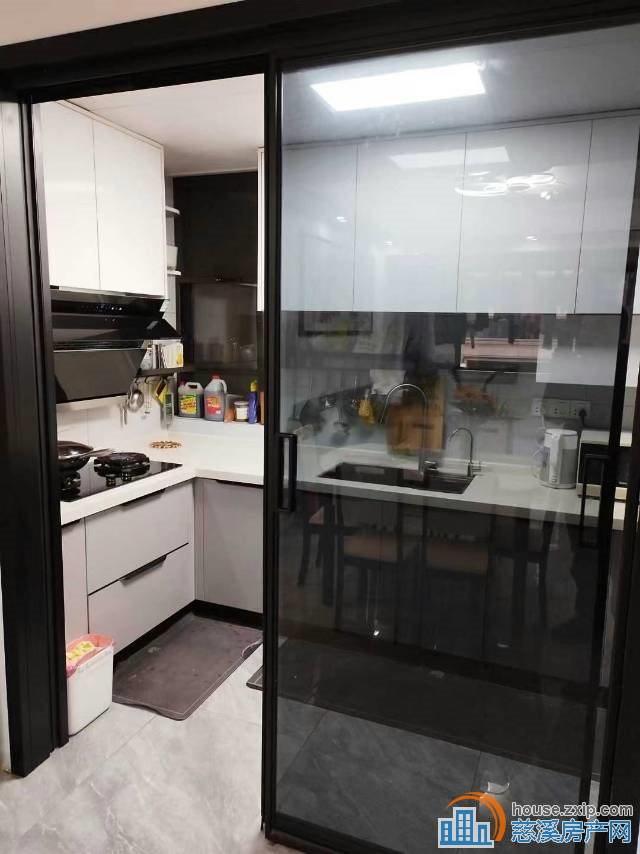 相士地南苑100平精装修155万