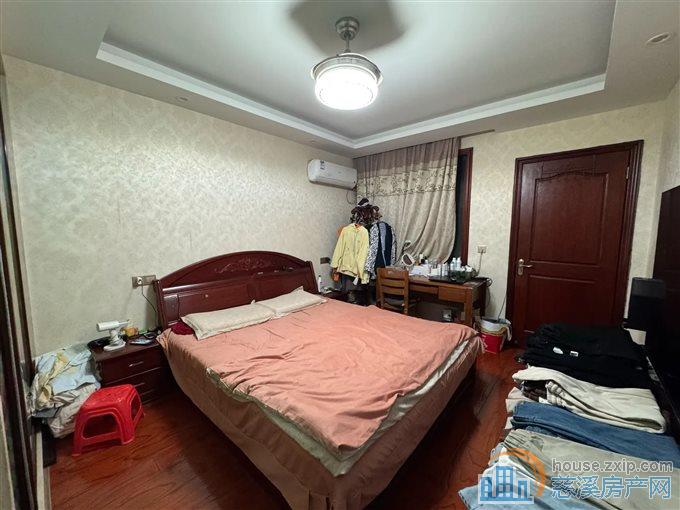 城东新村  精装修 带杂物间 上林无在读