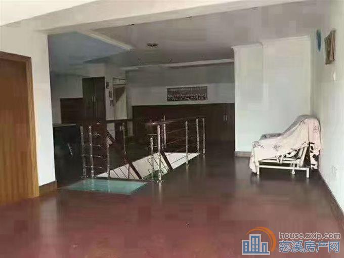 金轮新村190平精装三室二卫2600元