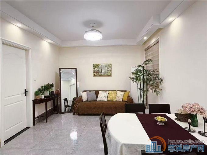 尚德家园95平中间楼层婚装储藏室