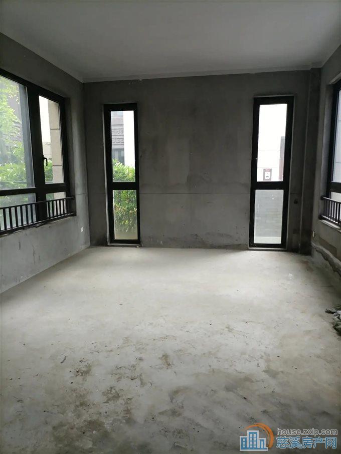 翡丽湾别墅  头排位置好 送三个车位