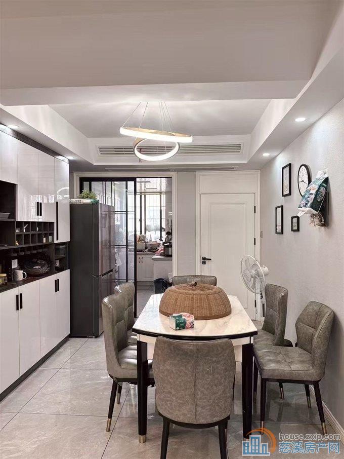 大特价：鸣北小区 大平层双阳台 现代精装