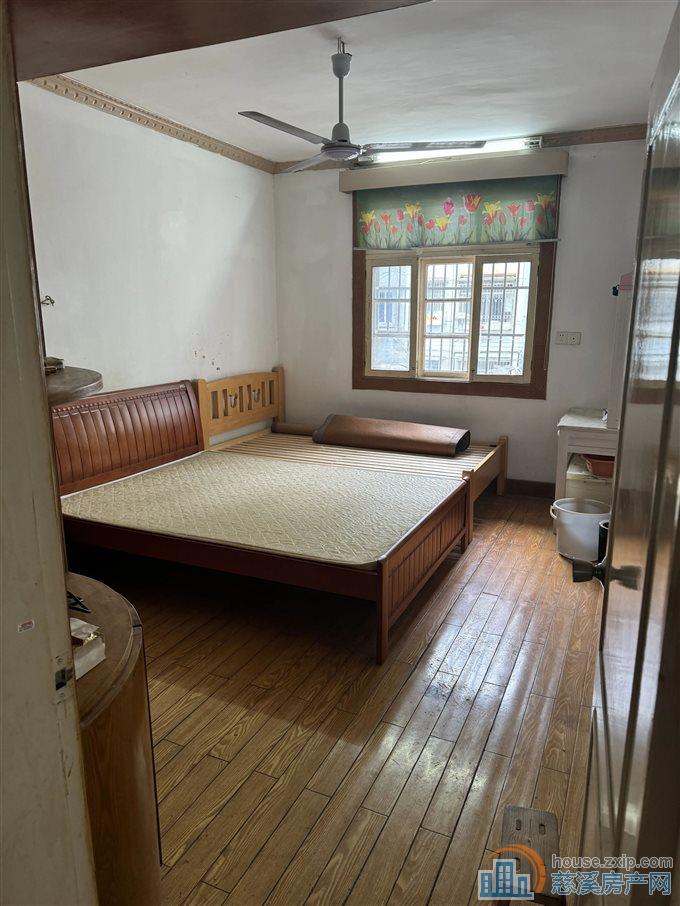 城东新村 二楼 精装 上林明年可读