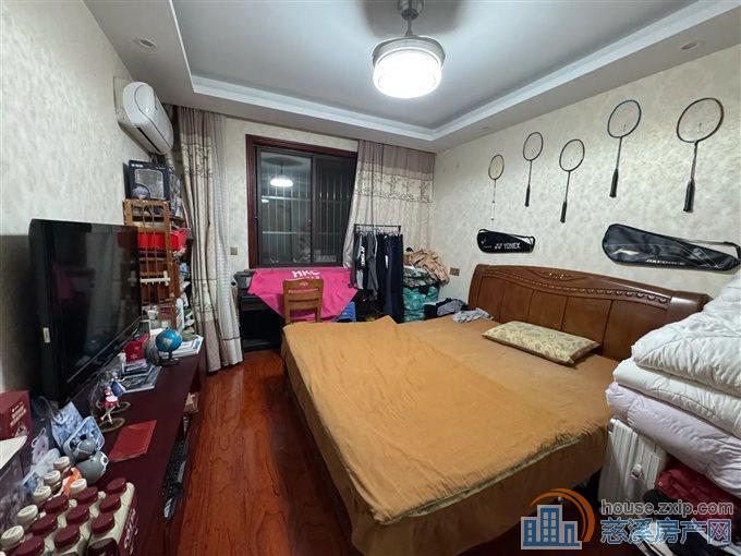 城东新村  精装修 带杂物间 上林无在读