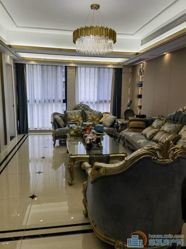 鸣北小区豪装154平方车位一间