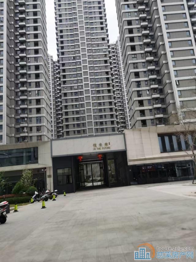 悦未来143平送超大露台车位229万