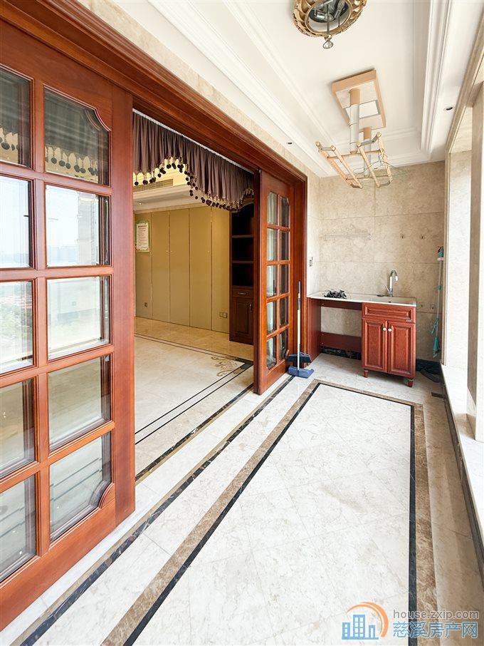 华润凯旋门177平368万带车位边套