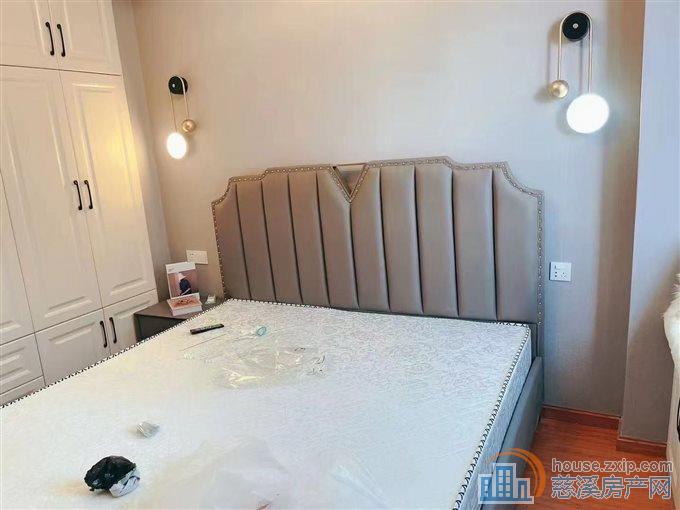 尚德家园黄金楼层64平两室全新精装