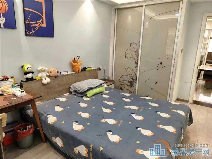 1鸣山小区一楼64平精装63万