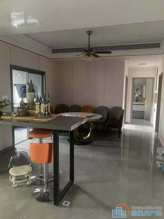 六甲花园140平米全新精装仅48万