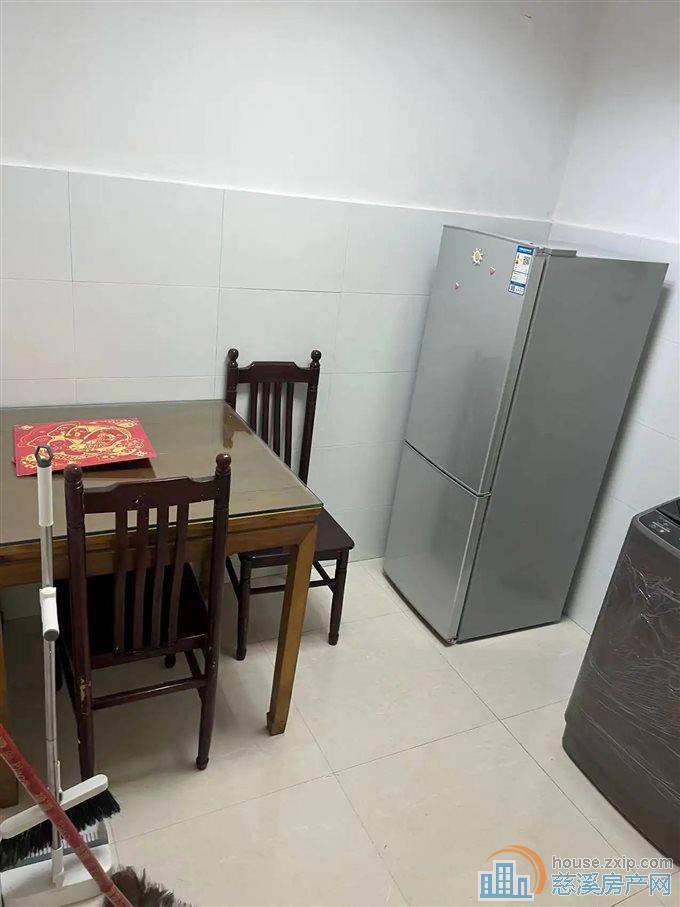 秀水华庭 清爽装修 拎包入住