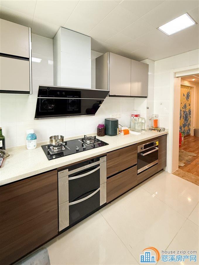 金色港湾 精装洋房113平179.8万