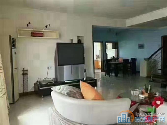 金轮新村190平精装三室二卫2600元