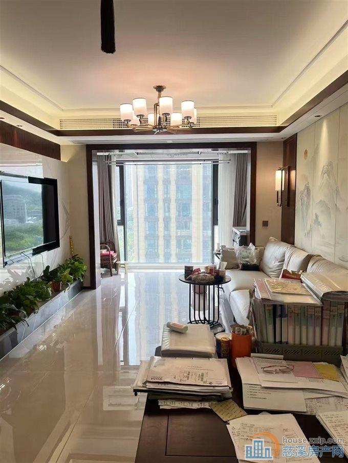 江畔壹号苑好楼层带车位精装满二年