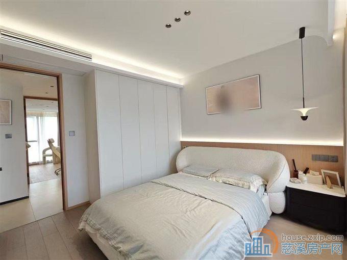 珑玥府112平精装奶油风通地下室195万