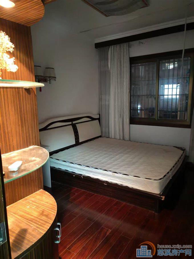 【城东新村】4楼57平方+架空层16平方，106万