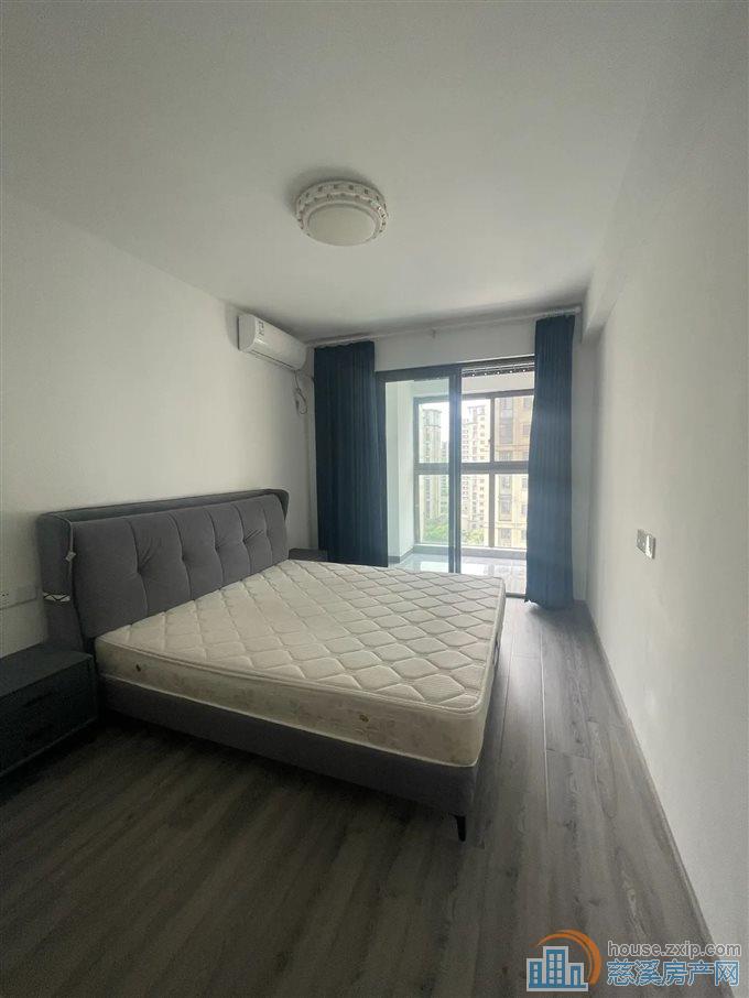 悦华府 141.33平220万精装满二年