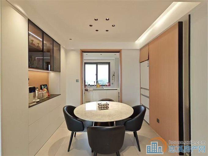 珑玥府112平精装奶油风通地下室195万